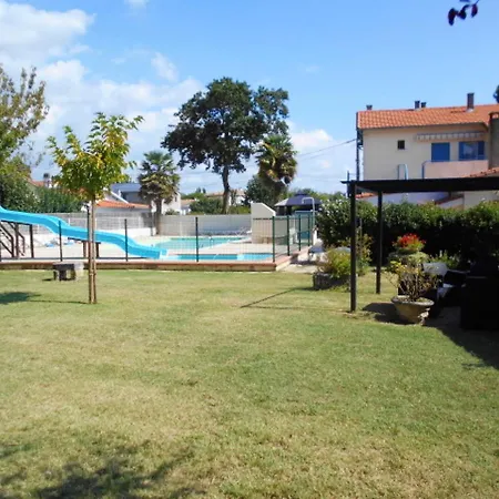 With 2 Bedrooms In Palais Sur Mer With Shared Pool Enclosed Garden And Wifi 1 Km From The Beach Apartment